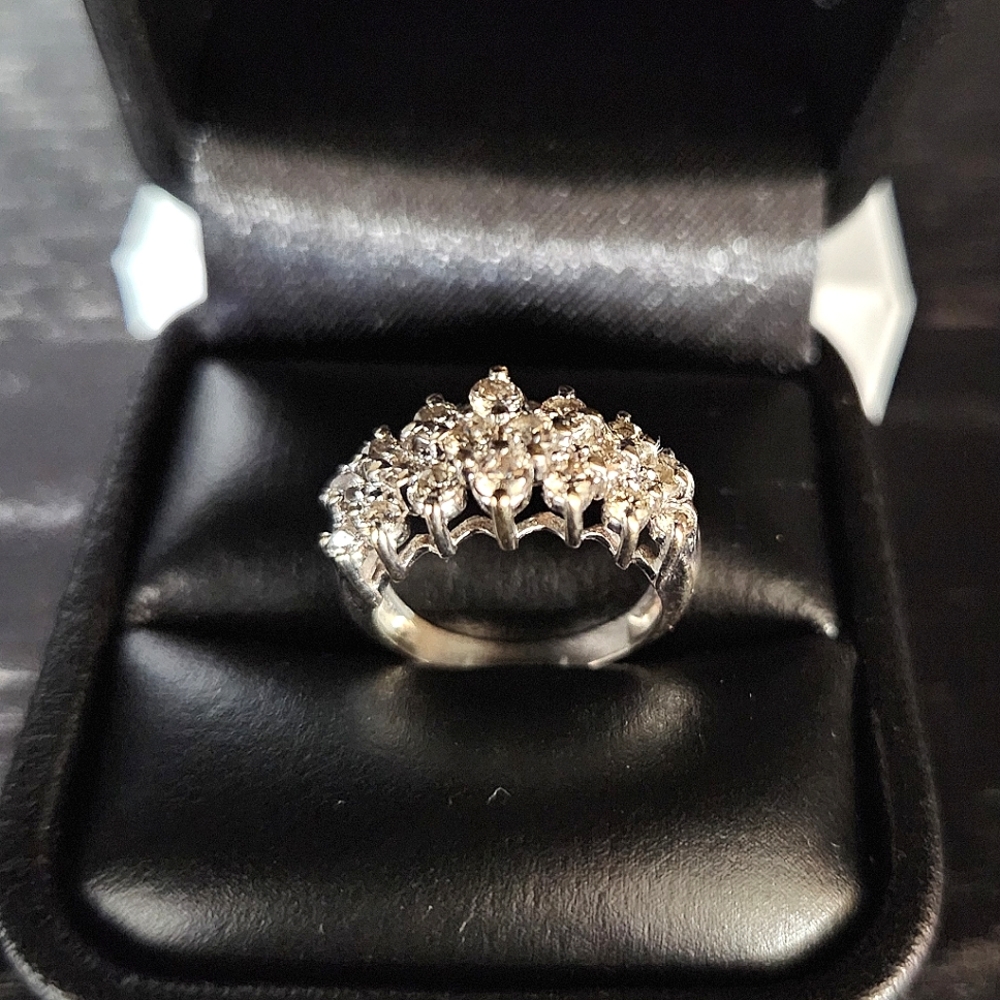 10k Gold 1ctw Cluster Diamond Ring